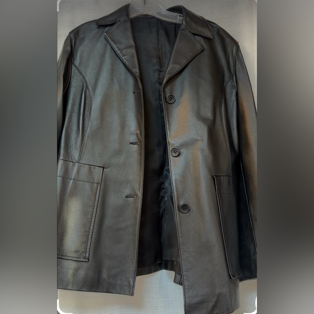 VTG, black women’s, 100% leather, button-up jacket.Sz M.Length 27”,waist 40”